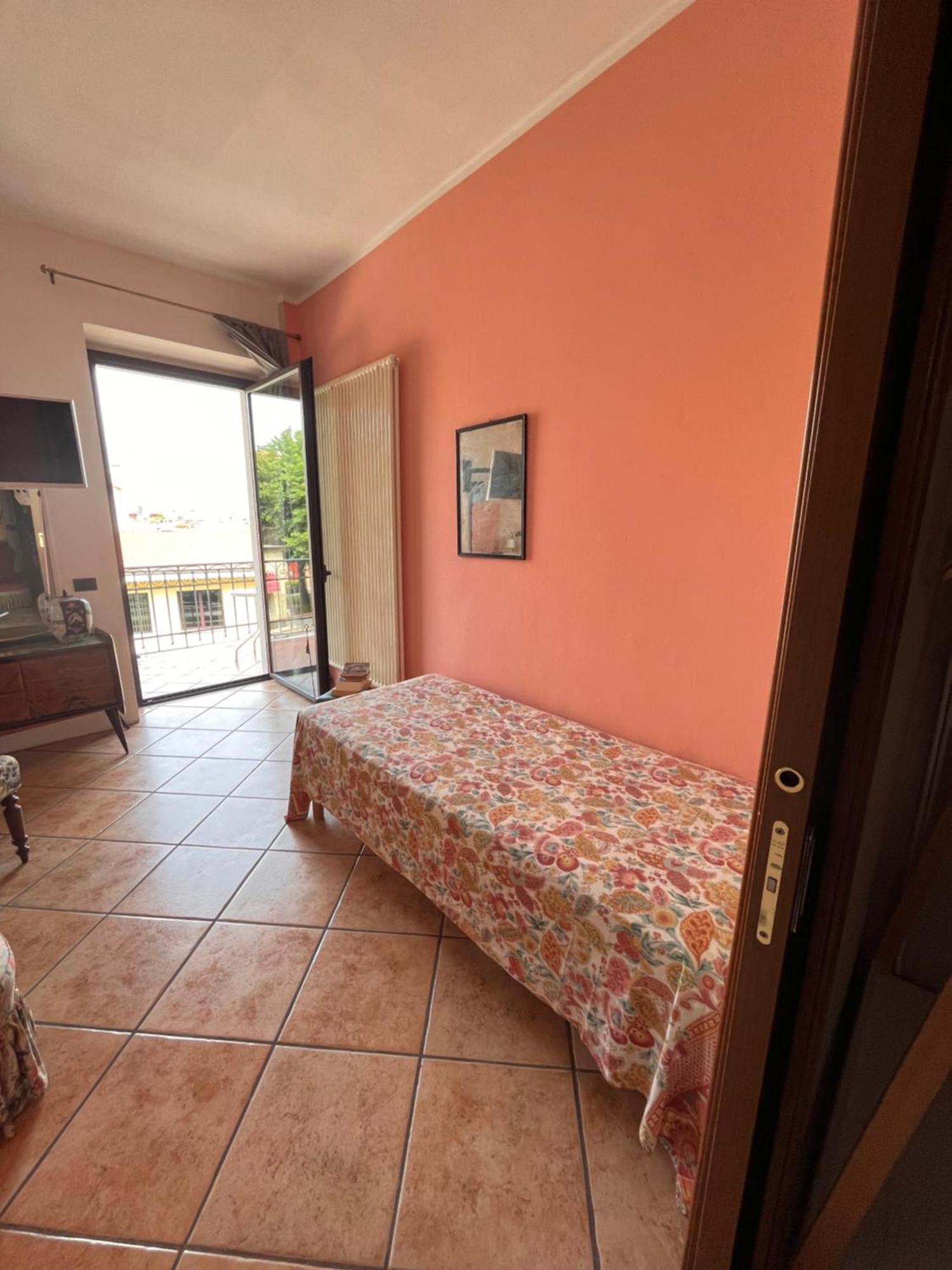 Bed and Breakfast The Tower Of The Old King Desenzano del Garda Exterior foto