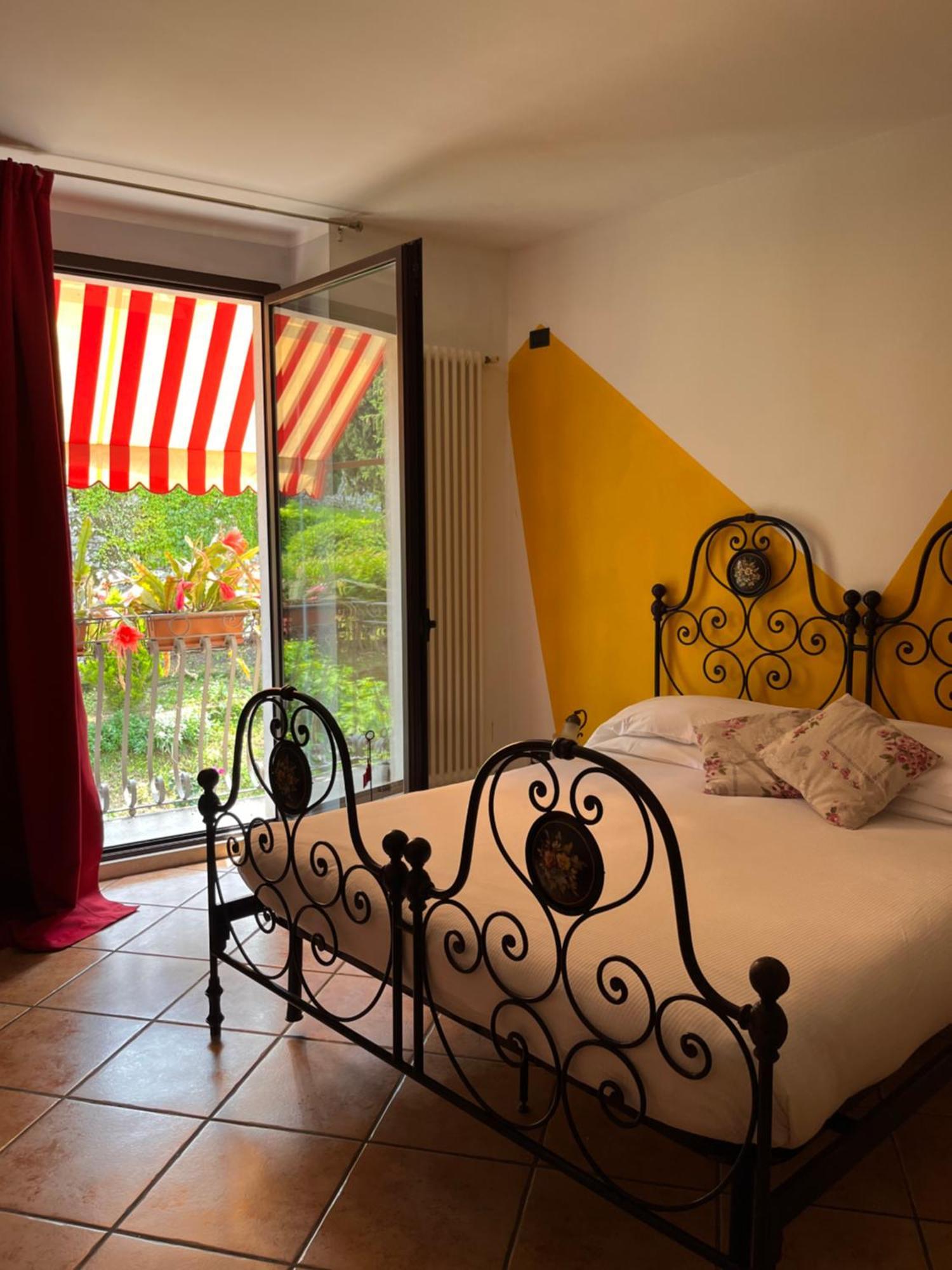 Bed and Breakfast The Tower Of The Old King Desenzano del Garda Exterior foto